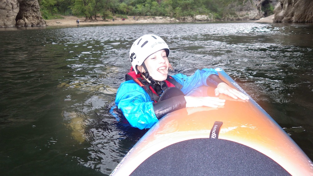 Sous le pont d'arc.jpg